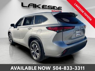 Used 2023 Toyota Highlander XLE video 4