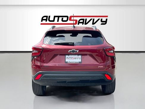 Used 2025 Chevrolet Trax RS FWD image 6