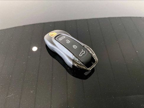 New 2026 Porsche Macan 4 Electric image 20