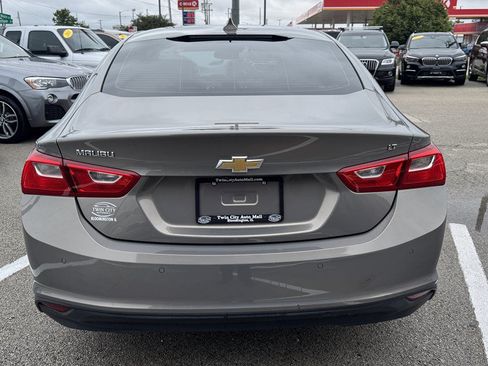 Used 2018 Chevrolet Malibu LT w/ Leather Package FWD image 7