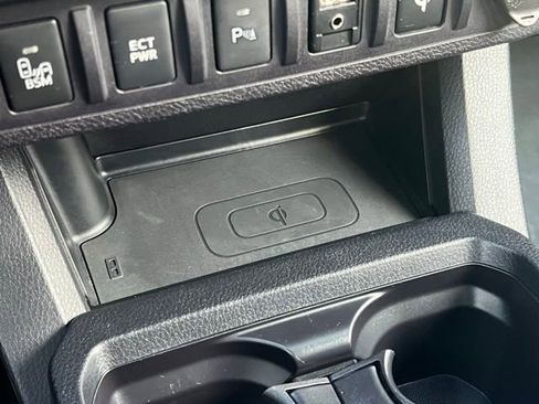 Used 2017 Toyota Tacoma TRD Off-Road image 32