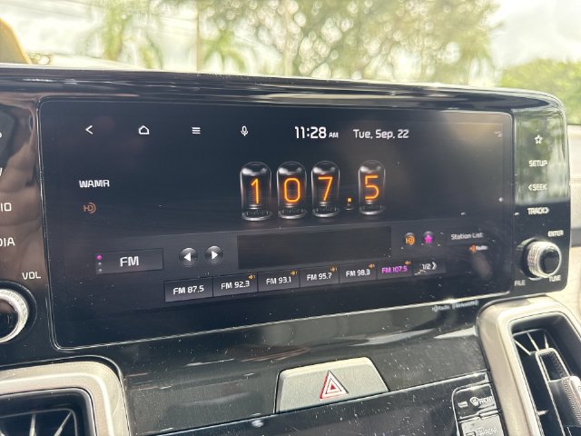 Used 2022 Kia Sorento EX w/ Panoramic Sunroof Package FWD image 16