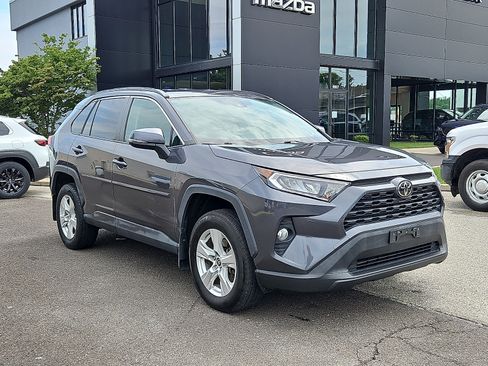 Used 2021 Toyota RAV4 XLE AWD/4WD image 3