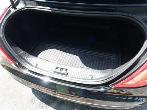 Used 2017 Jaguar XJ R-Sport image 16