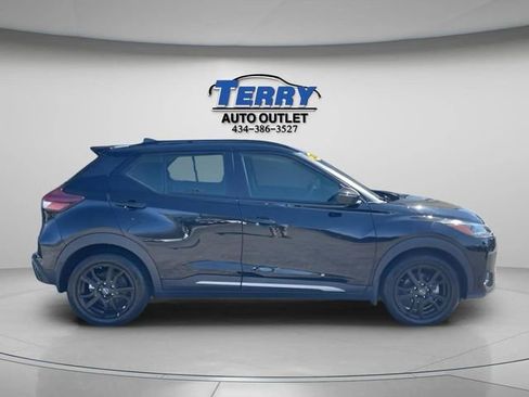 Used 2023 Nissan Kicks SR image 1