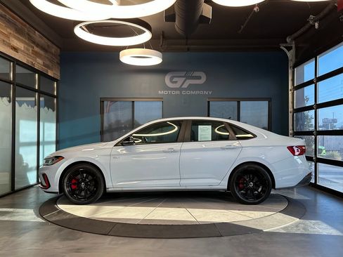 Used 2025 Volkswagen Jetta GLI Autobahn FWD image 6