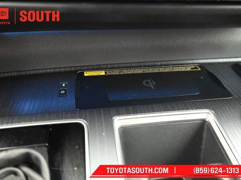 Used 2023 Toyota Sienna XSE w/ XSE Plus Package AWD/4WD image 18