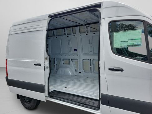 New 2025 Mercedes-Benz Sprinter 2500 image 28