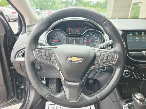 Used 2017 Chevrolet Cruze Premier FWD image 12