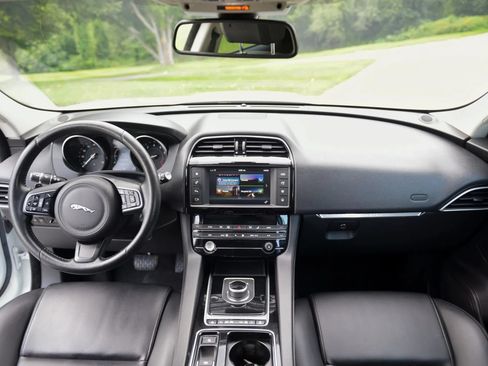 Used 2018 Jaguar F-PACE Premium AWD/4WD image 58