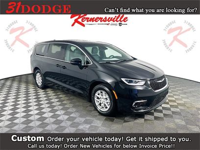 New 2026 Chrysler Pacifica Select