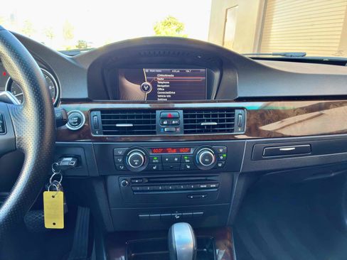 Used 2011 BMW 328i xDrive Wagon AWD/4WD image 24
