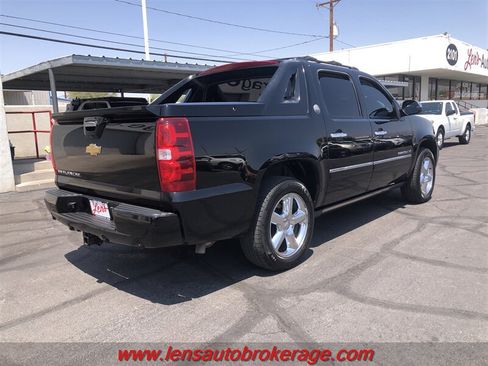 Used 2013 Chevrolet Avalanche LTZ AWD/4WD image 8