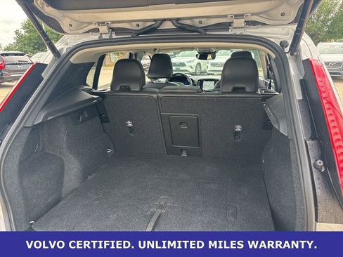 Certified 2025 Volvo XC40 B5 Plus AWD/4WD image 10