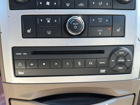 Used 2010 Chrysler Town & Country Limited w/ Entertainment Group #3 FWD image 23