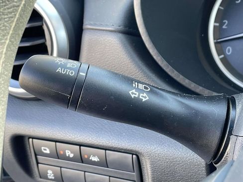 Used 2025 Nissan Versa S w/ Trunk Package image 23