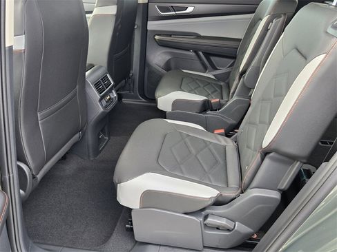 New 2026 Volkswagen Atlas Peak Edition image 7