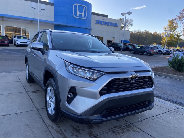 Used 2021 Toyota RAV4 XLE FWD image 2