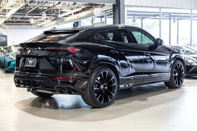 Used 2022 Lamborghini Urus AWD/4WD image 6