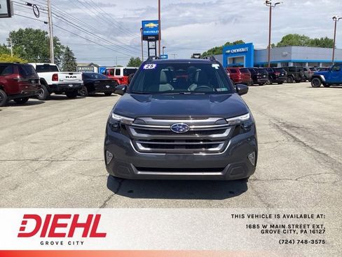 Used 2025 Subaru Forester Premium AWD/4WD image 2
