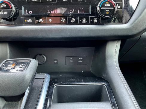 Used 2023 Nissan Pathfinder SL AWD/4WD image 18