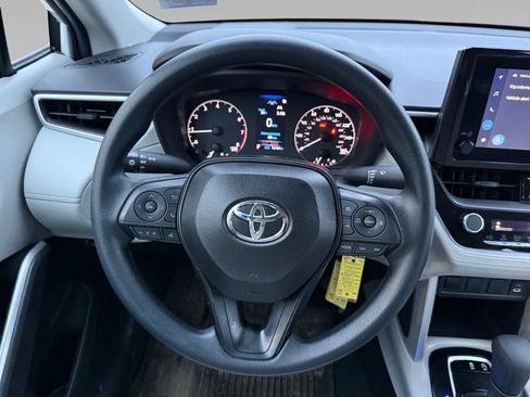 Used 2025 Toyota Corolla Cross L image 12