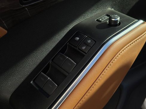 New 2026 Toyota Highlander Platinum AWD/4WD image 11