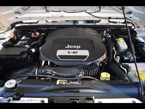 Used 2017 Jeep Wrangler Unlimited Sport w/ Quick Order Package 23S AWD/4WD image 43