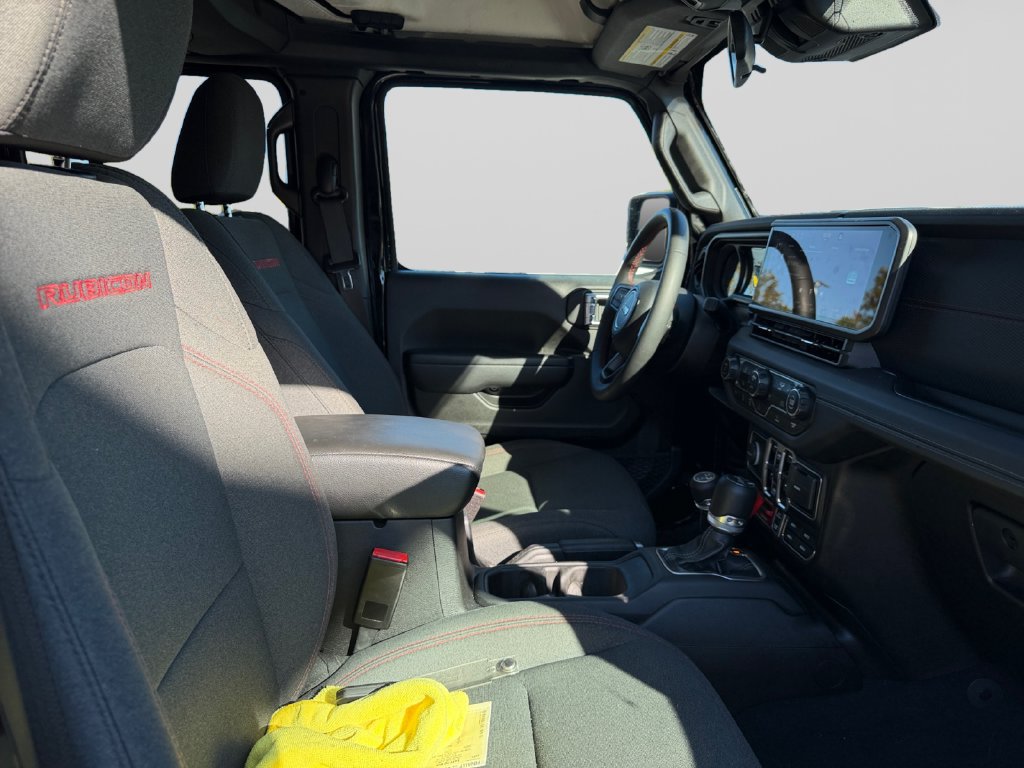 Used 2025 Jeep Wrangler Unlimited Rubicon AWD/4WD image 17