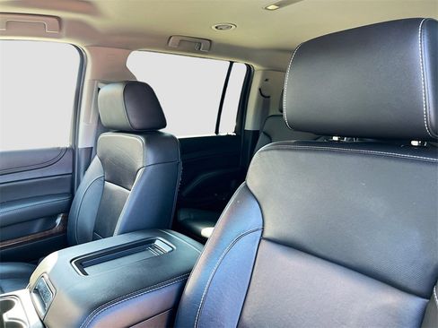 Used 2017 Chevrolet Suburban LT image 19