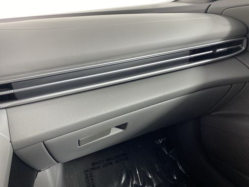 Used 2021 Hyundai Elantra SE FWD image 34