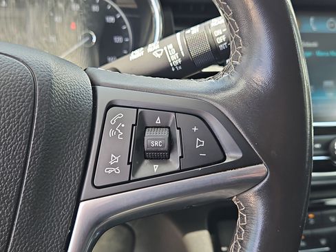 Used 2021 Buick Encore Preferred w/ Safety Package image 19