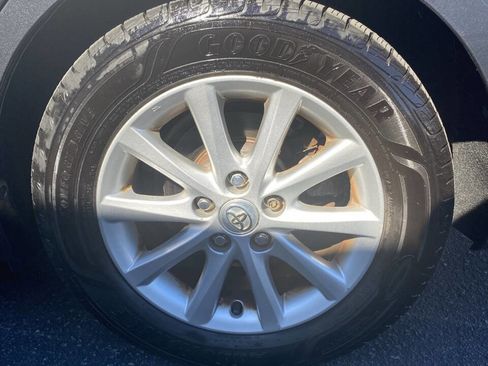 Used 2011 Toyota Camry XLE image 19