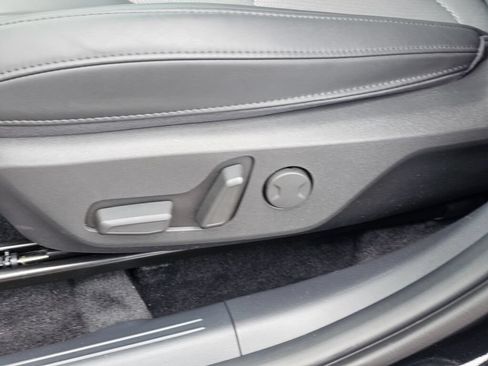 Certified 2025 Kia Niro Wind FWD image 32