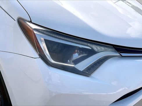 Used 2018 Toyota RAV4 LE FWD image 28