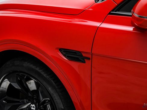 Used 2019 Bentley Bentayga image 30