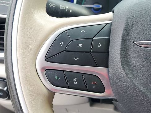 Used 2021 Chrysler Pacifica Limited w/ Uconnect Theater Family Group FWD image 20