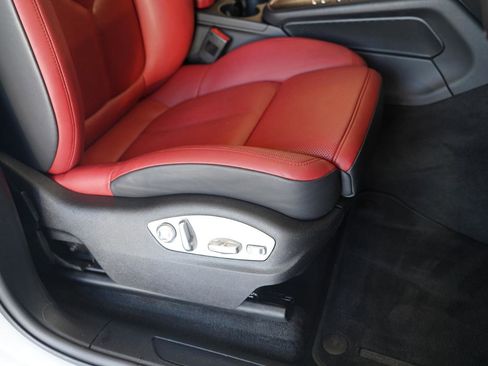 Used 2020 Porsche Macan AWD/4WD image 33