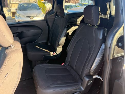 Used 2018 Chrysler Pacifica Touring Plus w/ S Appearance Package image 11