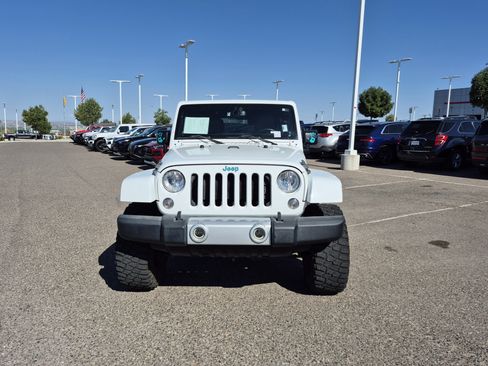 Used 2014 Jeep Wrangler Unlimited Sahara w/ Max Tow Package AWD/4WD image 8