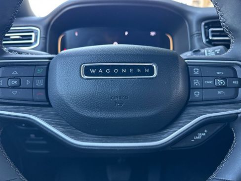 Certified 2023 Jeep Wagoneer Series III w/ Preferred Equipment Group AWD/4WD image 28