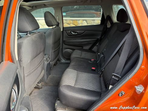 Used 2017 Nissan Rogue SV w/ Sun & Sound Touring Package AWD/4WD image 7