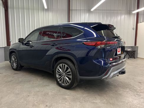 Used 2021 Toyota Highlander Platinum AWD/4WD image 12