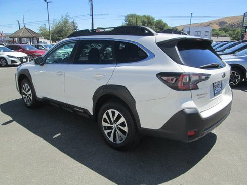 Used 2023 Subaru Outback Premium AWD/4WD image 4
