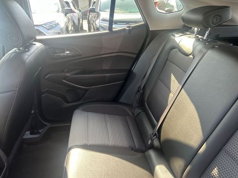 Used 2025 Chevrolet Trax LT w/ LT Convenience Package image 38