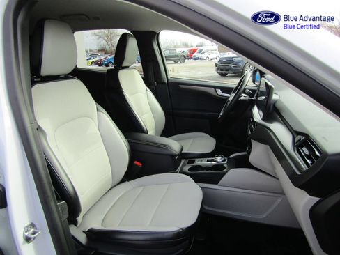 Certified 2025 Ford Escape SE FWD image 17