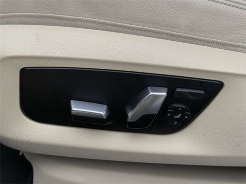 Used 2023 BMW 530e image 29