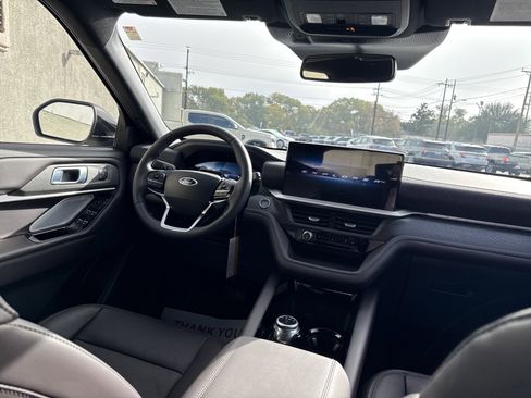 New 2026 Ford Explorer Platinum image 14