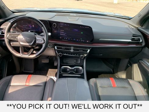 Used 2025 Chevrolet Traverse RS FWD image 25