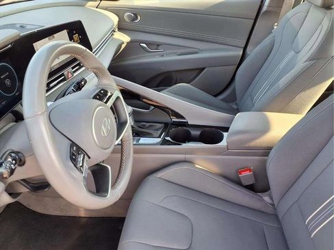 Used 2024 Hyundai Elantra SEL w/ Convenience Package image 16